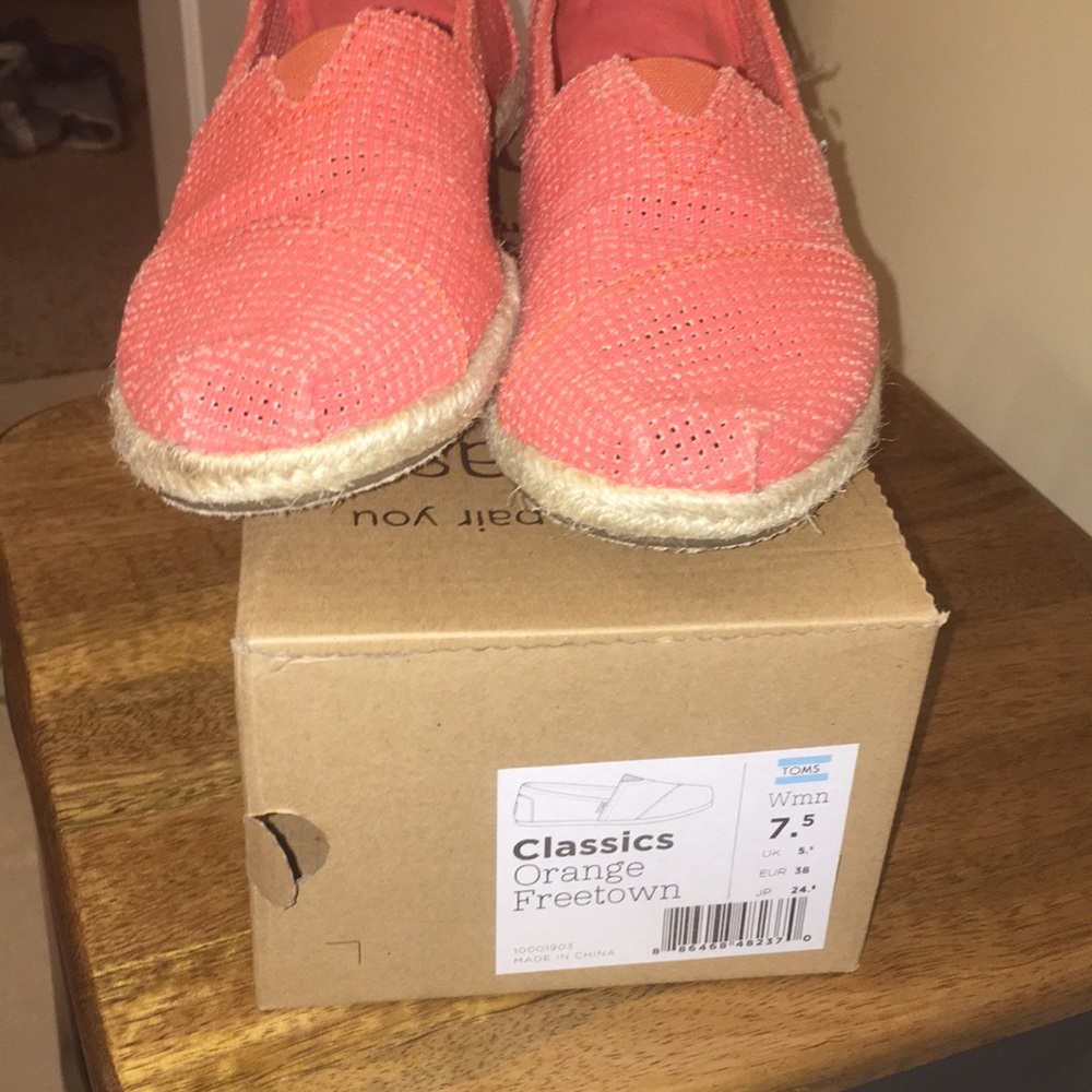 Toms Orange Freetown, size 7.5, worn once